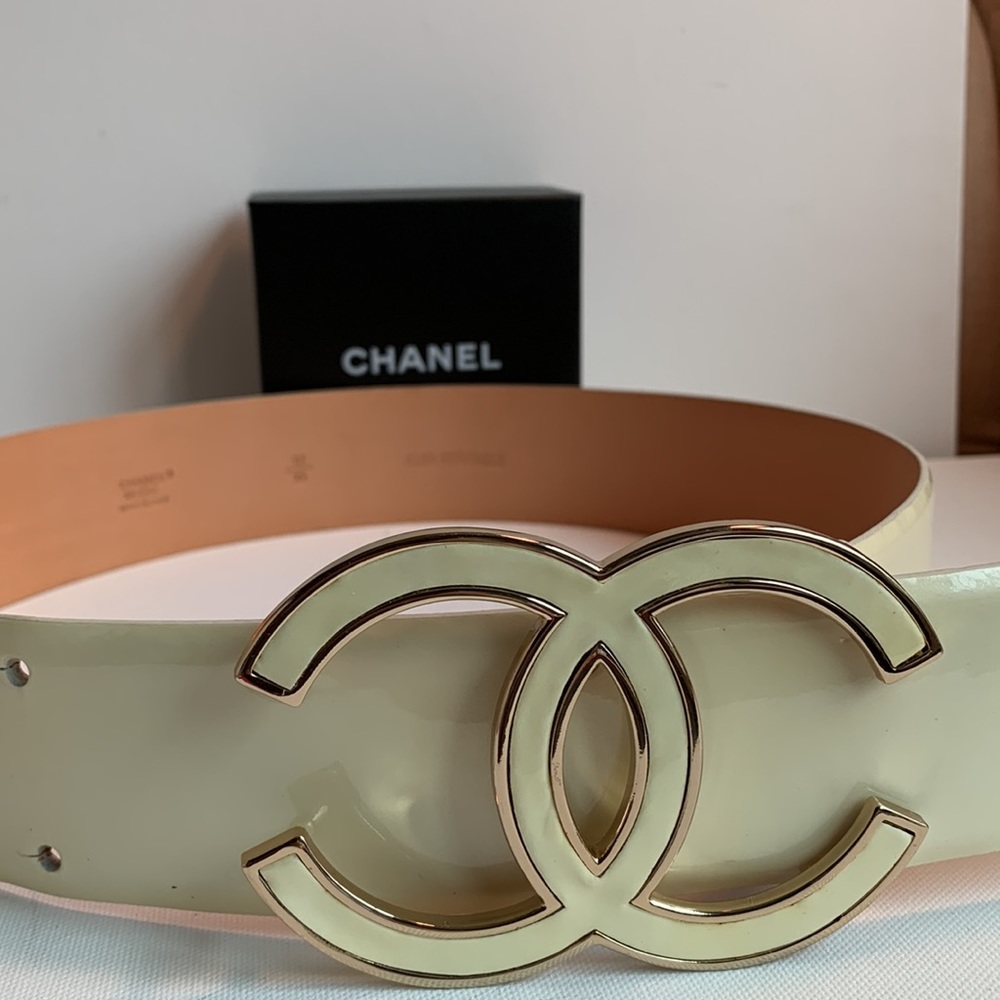 RARE ⭐️ CHANEL Belt Off White Ivory Belt Patent Leather Big Logo Huge CC Gold